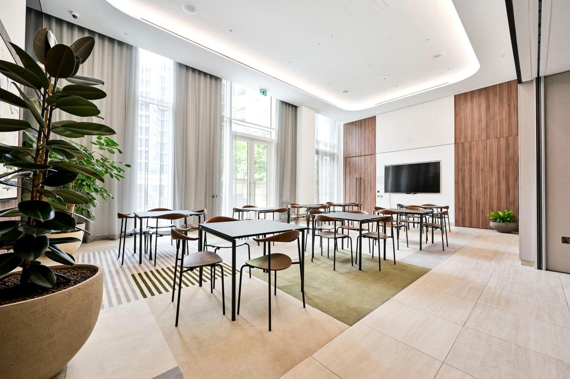 Apartment Luxury In White Living - Ideal For Family & Business