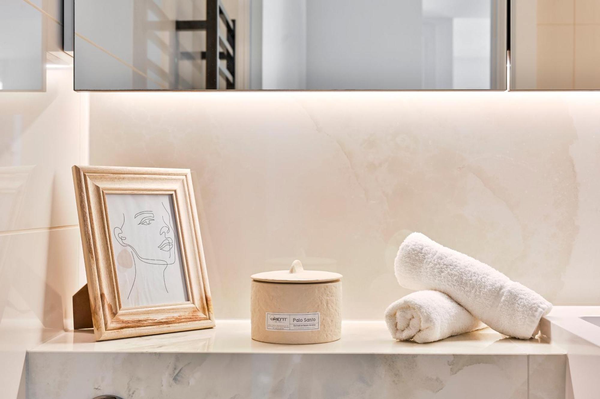 Apartment Luxury In White Living - Ideal For Family & Business London