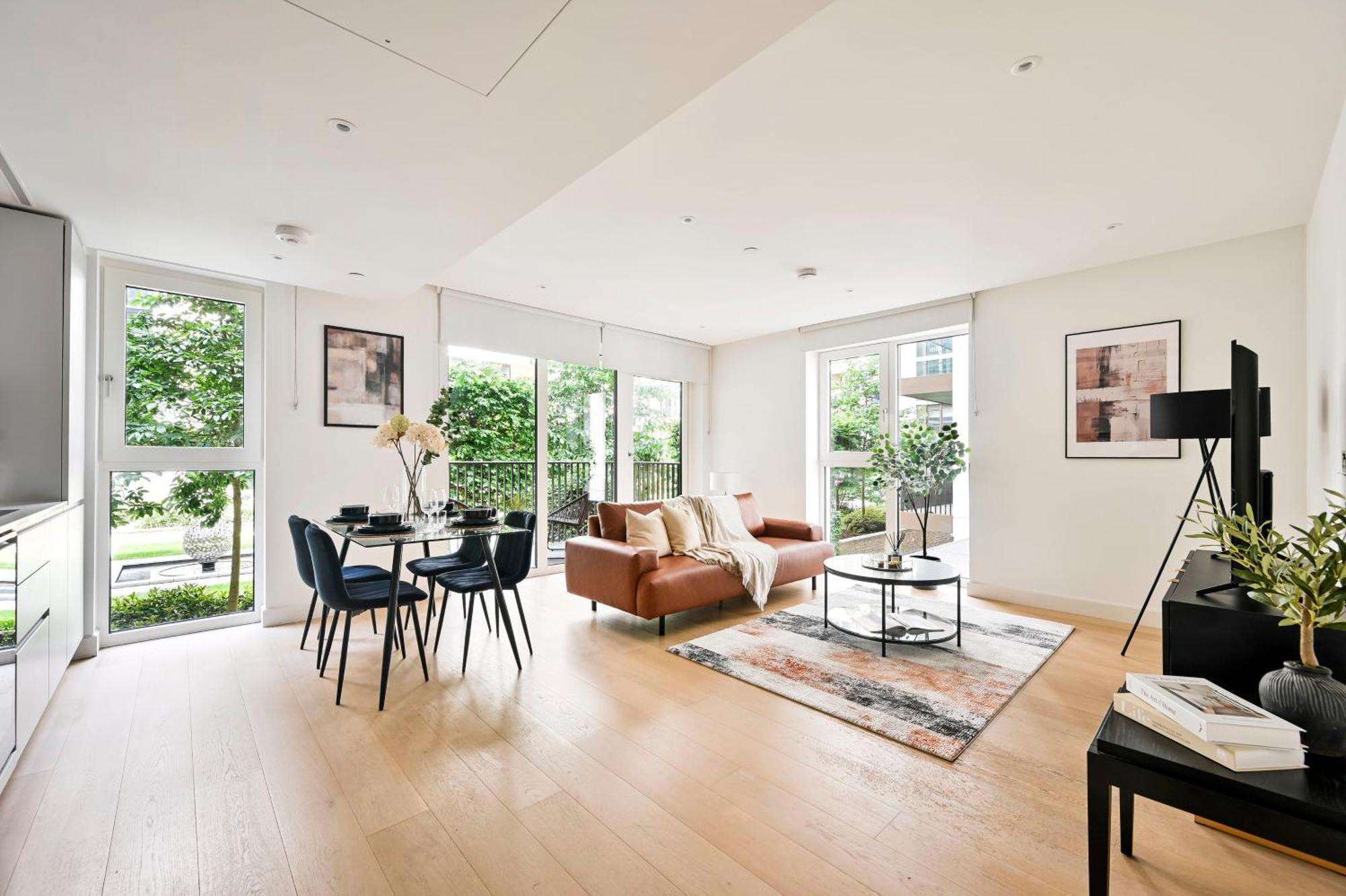 Apartment Luxury In White Living - Ideal For Family & Business London