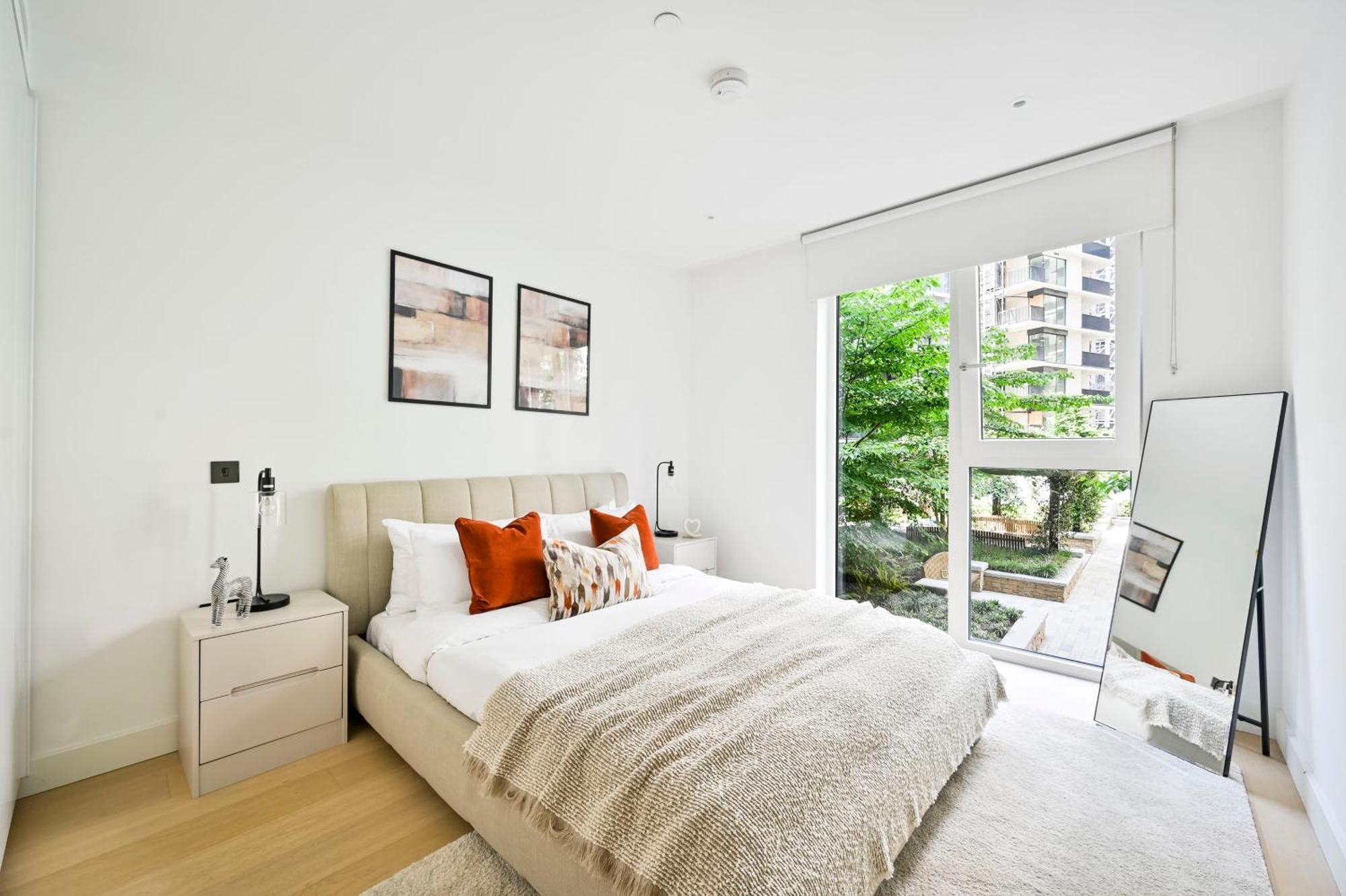 Luxury In White Living - Ideal For Family & Business Apartment London