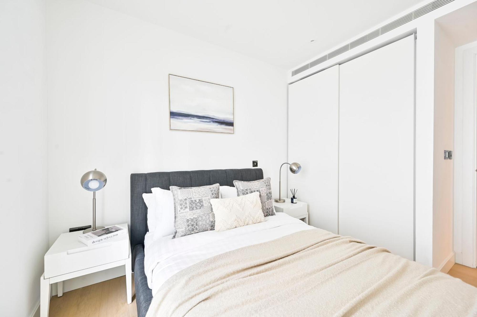 Apartment Luxury In White Living - Ideal For Family & Business London
